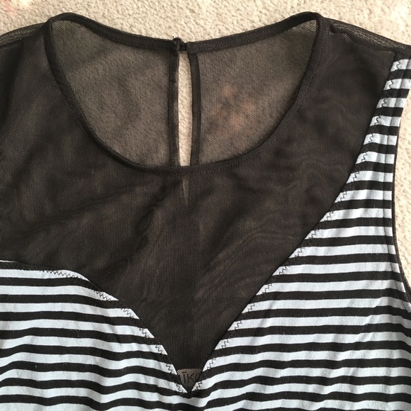 Summer dress! Trendy ! Never worn! - Picture 2 of 4